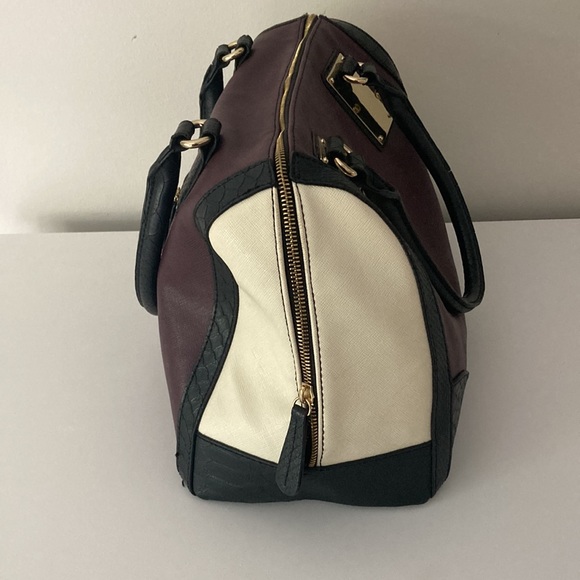 Purse - Picture 2 of 7